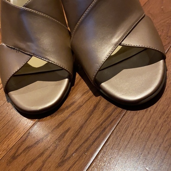 Naturilizer copper tone high heels Sandals 11 M - Picture 8 of 15